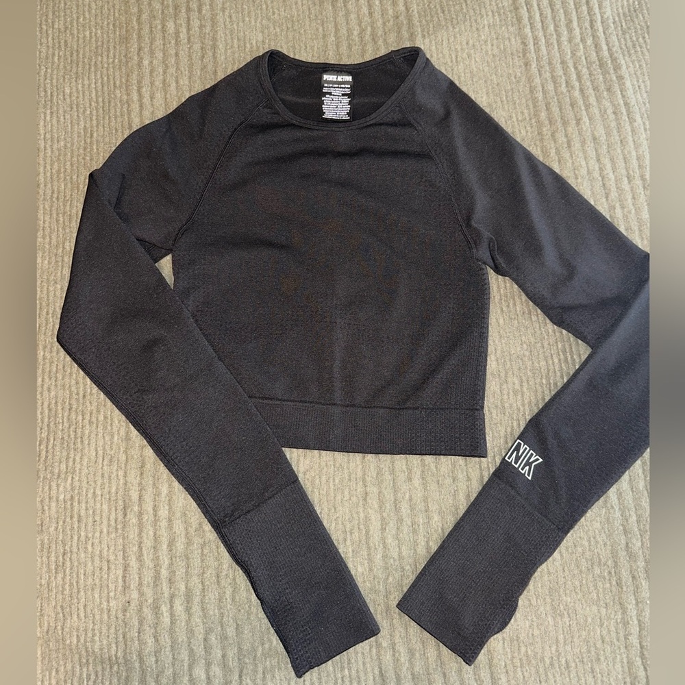 ⭐️PINK long sleeve crop top - XS⭐️